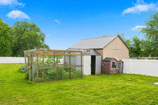 1132 N Farm Road 185, Springfield, MO 65802