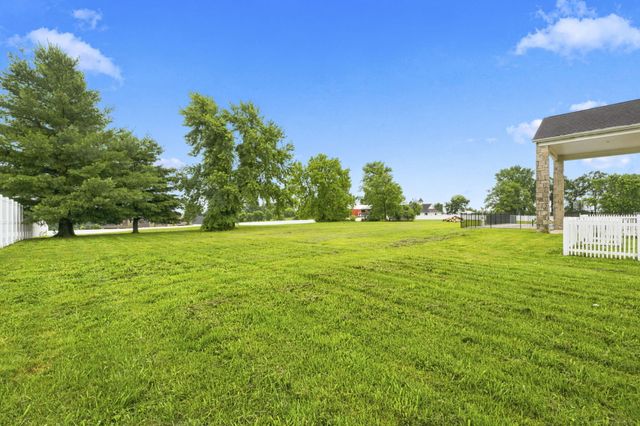 1132 N Farm Road 185, Springfield, MO 65802