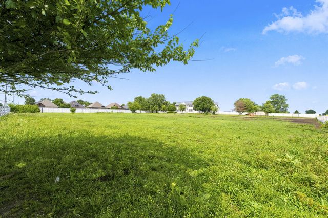 1132 N Farm Road 185, Springfield, MO 65802