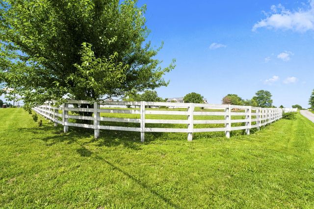 1132 N Farm Road 185, Springfield, MO 65802