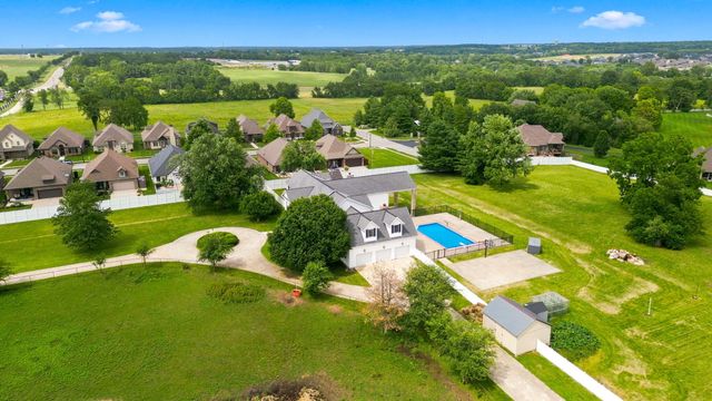 1132 N Farm Road 185, Springfield, MO 65802