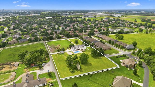 1132 N Farm Road 185, Springfield, MO 65802