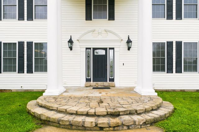 1132 N Farm Road 185, Springfield, MO 65802