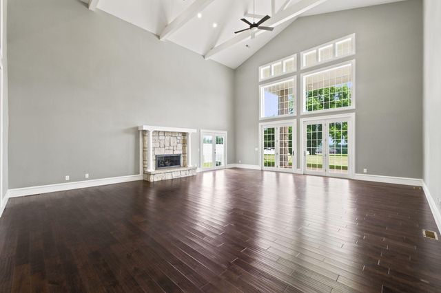 1132 N Farm Road 185, Springfield, MO 65802