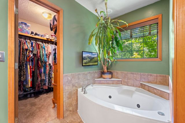 1021 Woodcrest Way, Grove, OK 74344