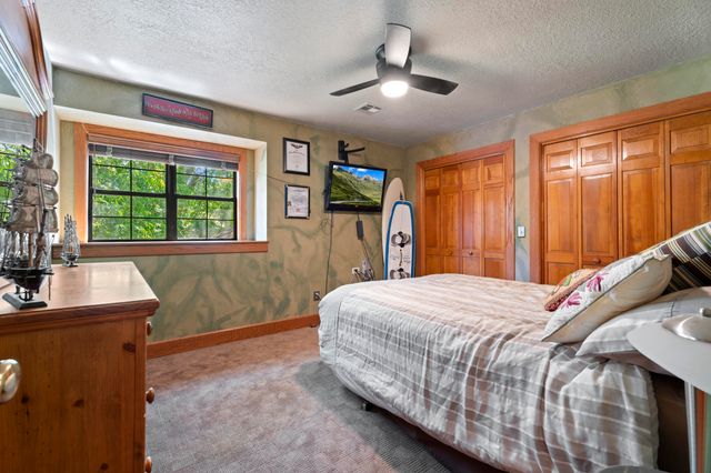 1021 Woodcrest Way, Grove, OK 74344