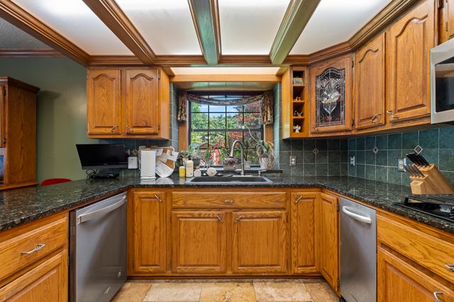 1021 Woodcrest Way, Grove, OK 74344