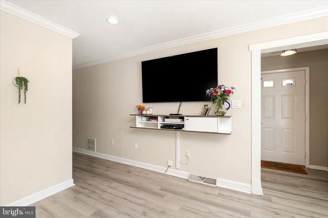 24 EMELINE AVE, Hamilton, NJ 08610