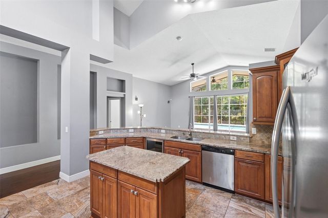 8102 KENDELWICK COURT, Tampa, FL 33647