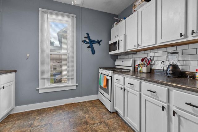 312 W MELVIN AVENUE, Oshkosh, WI 54901