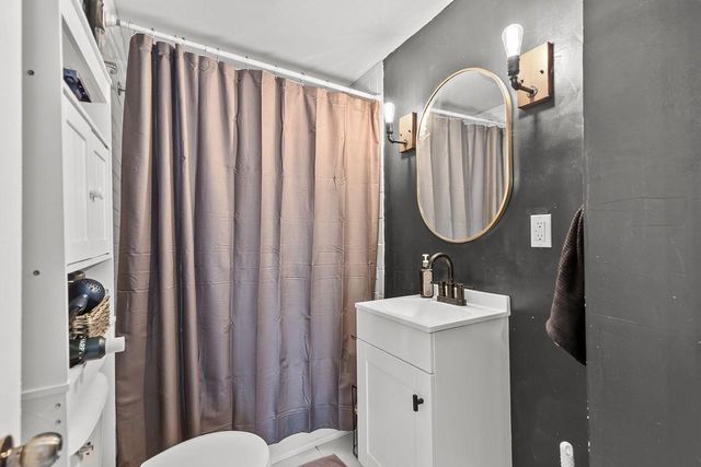 312 W MELVIN AVENUE, Oshkosh, WI 54901