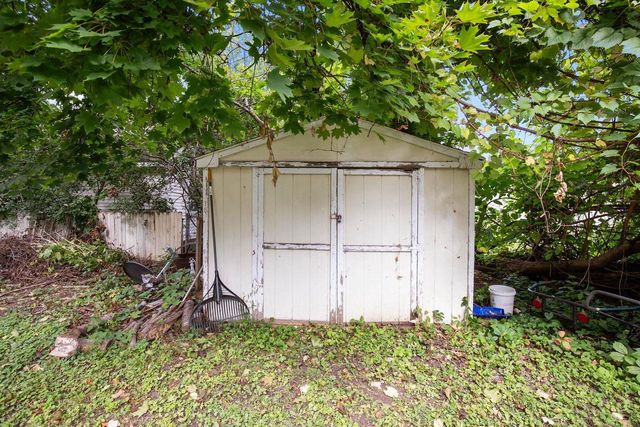 312 W MELVIN AVENUE, Oshkosh, WI 54901