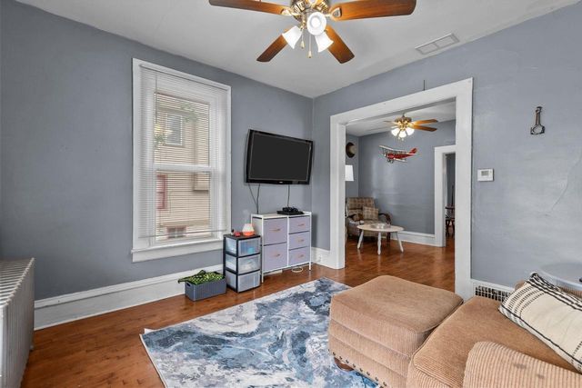 312 W MELVIN AVENUE, Oshkosh, WI 54901