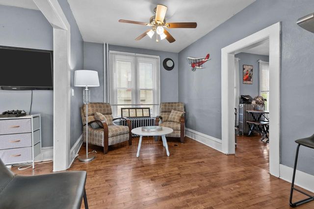 312 W MELVIN AVENUE, Oshkosh, WI 54901