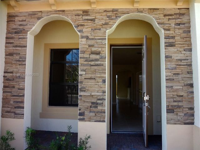 11756 SW 238th St, Miami, FL 33032