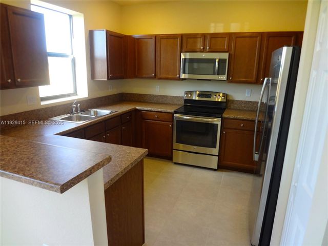 11756 SW 238th St, Miami, FL 33032