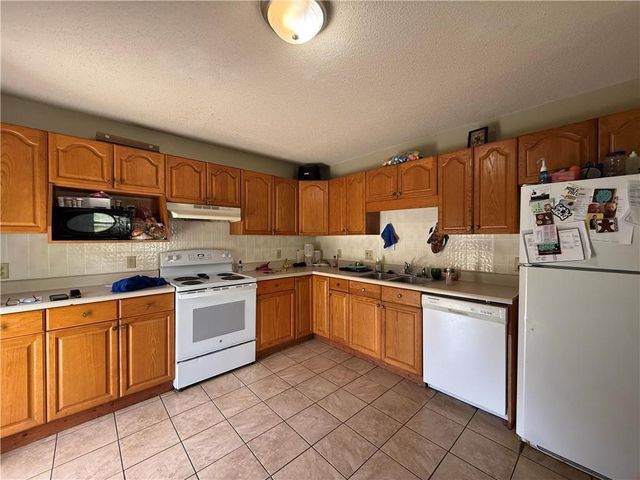 11501 E 24th Street S, Independence, MO 64052
