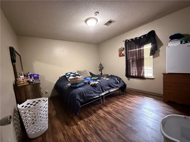 11501 E 24th Street S, Independence, MO 64052
