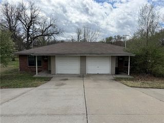 11501 E 24th Street S, Independence, MO 64052