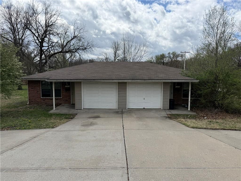 11501 E 24th Street S, Independence, MO 64052