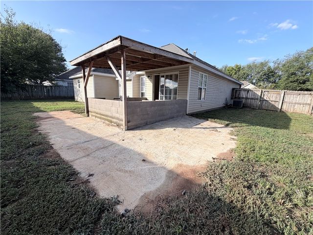 423 Crystal Street, Lowell, AR 72745