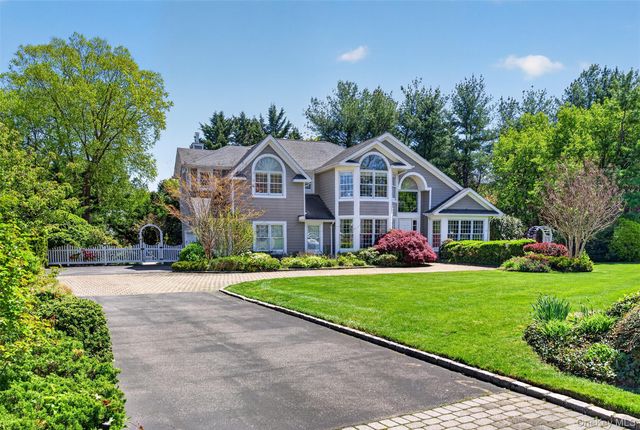 2 Tappanwood Drive, Locust Valley, NY 11560