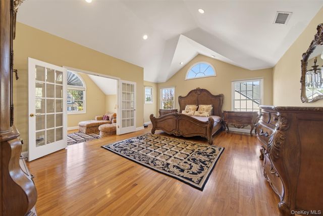 2 Tappanwood Drive, Locust Valley, NY 11560