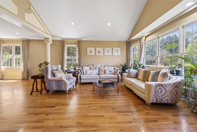 2 Tappanwood Drive, Locust Valley, NY 11560