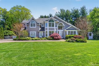 2 Tappanwood Drive, Locust Valley, NY 11560