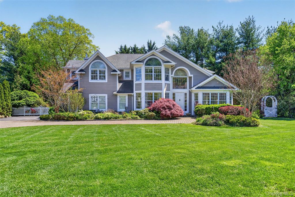 2 Tappanwood Drive, Locust Valley, NY 11560