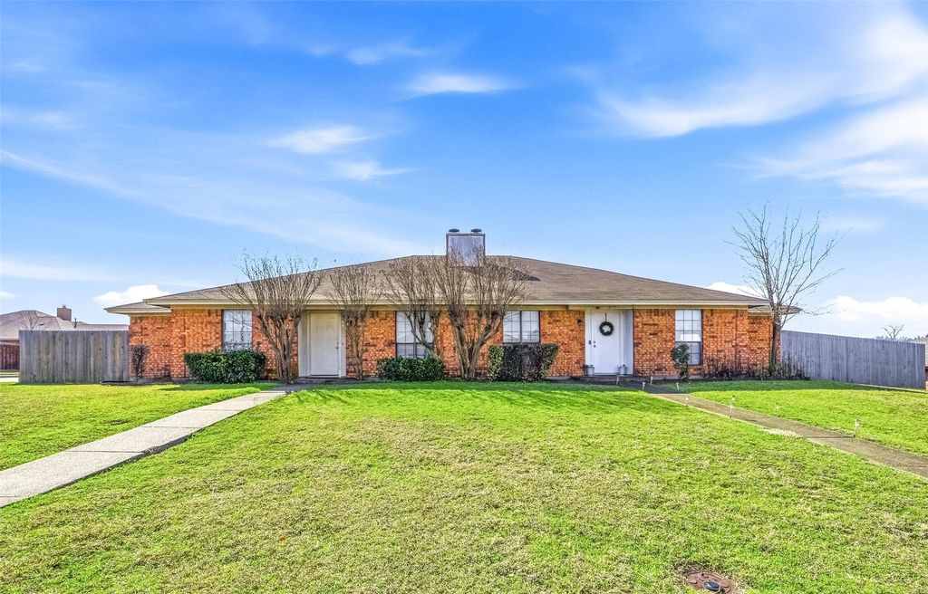 414 Amber Lane, Desoto, TX 75115