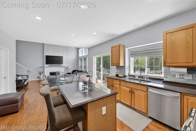 15034 Oak Knoll Court, Sterling Heights, MI 48312