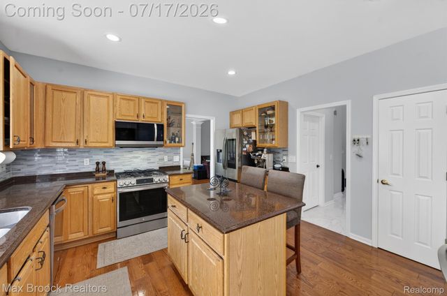 15034 Oak Knoll Court, Sterling Heights, MI 48312