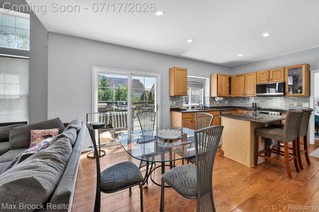 15034 Oak Knoll Court, Sterling Heights, MI 48312