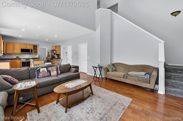 15034 Oak Knoll Court, Sterling Heights, MI 48312