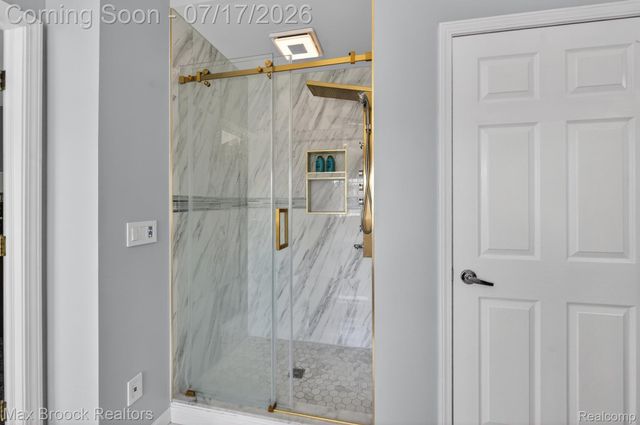 15034 Oak Knoll Court, Sterling Heights, MI 48312