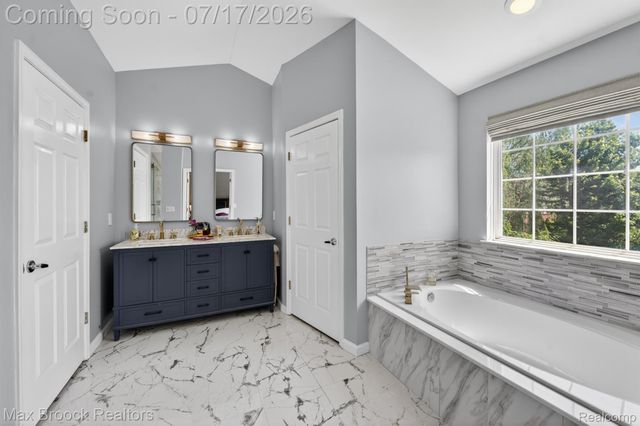 15034 Oak Knoll Court, Sterling Heights, MI 48312