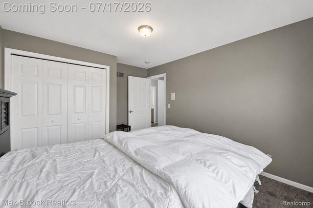 15034 Oak Knoll Court, Sterling Heights, MI 48312
