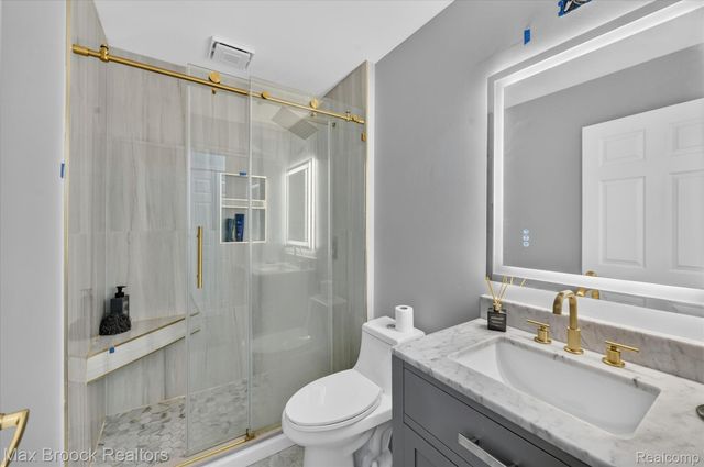15034 Oak Knoll Court, Sterling Heights, MI 48312