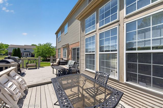 15034 Oak Knoll Court, Sterling Heights, MI 48312