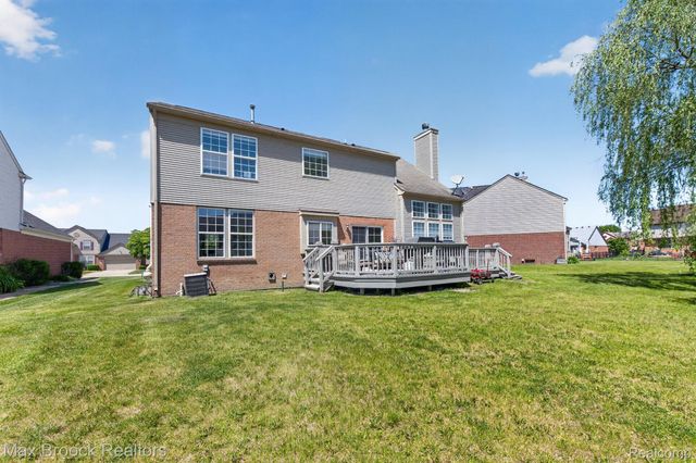 15034 Oak Knoll Court, Sterling Heights, MI 48312