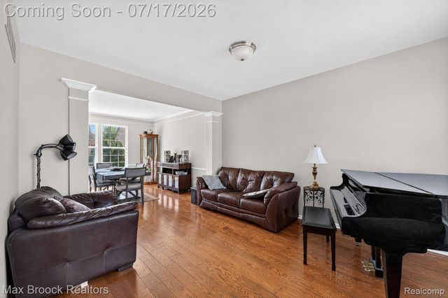 15034 Oak Knoll Court, Sterling Heights, MI 48312