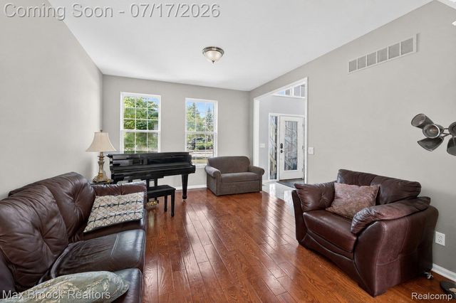 15034 Oak Knoll Court, Sterling Heights, MI 48312