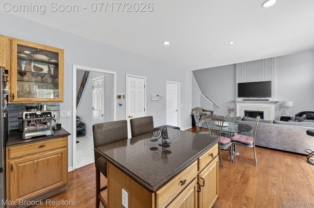 15034 Oak Knoll Court, Sterling Heights, MI 48312