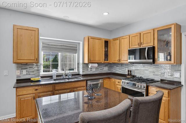15034 Oak Knoll Court, Sterling Heights, MI 48312