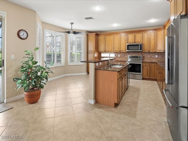 2088 Par DR, Naples, FL 34120