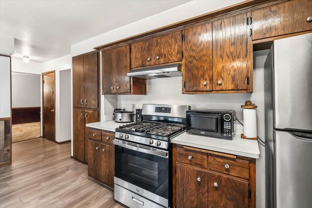 2517 W Chestnut ROAD, Mequon, WI 53092
