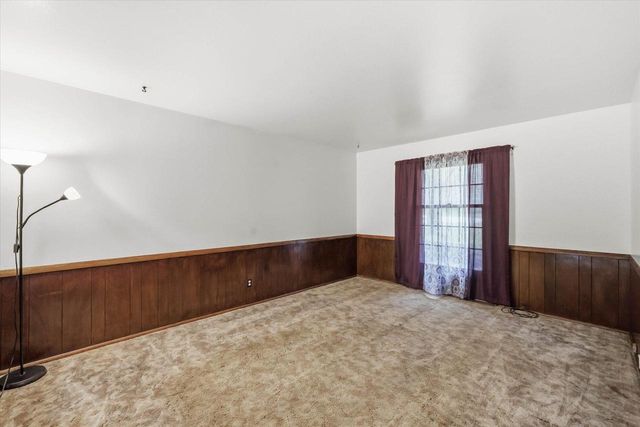 2517 W Chestnut ROAD, Mequon, WI 53092