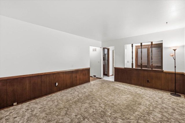 2517 W Chestnut ROAD, Mequon, WI 53092