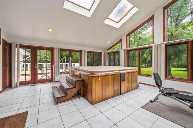 2517 W Chestnut ROAD, Mequon, WI 53092